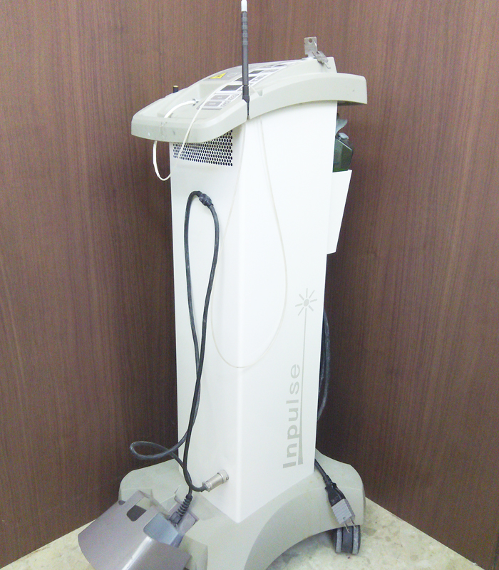 レーザー治療機器